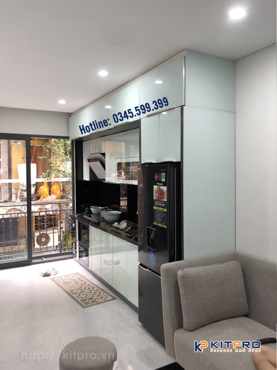 Mẫu hoàn thiện tủ bếp cánh kính inox dạng thẳng