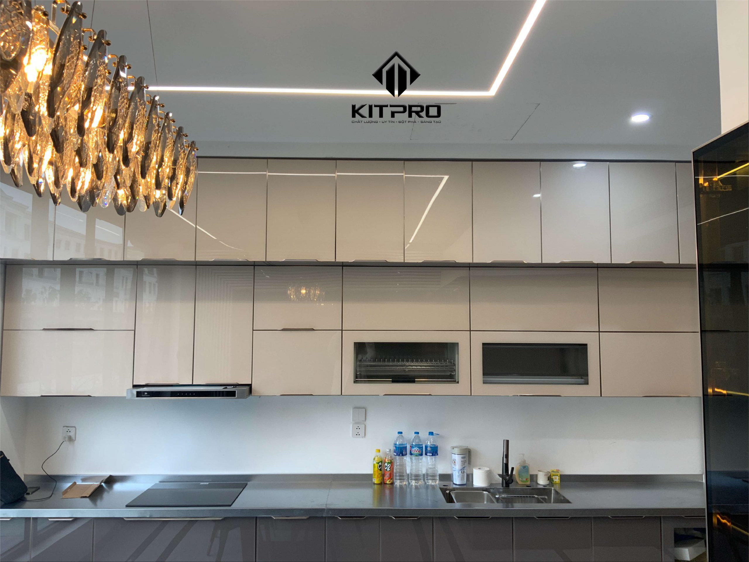 Công Trình Tủ Bếp Cánh Kính Kitpro Sản Xuất Và Thi Công!